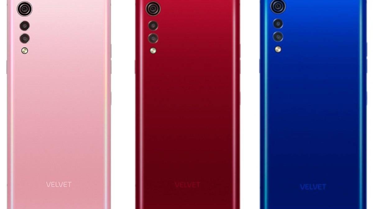 Три варианта смартфона LG Velvet в разных цветах задняя панель камеры