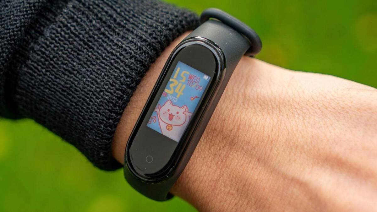 Фитнес-браслет Xiaomi Mi Band 4 с дисплеем и интерфейсом