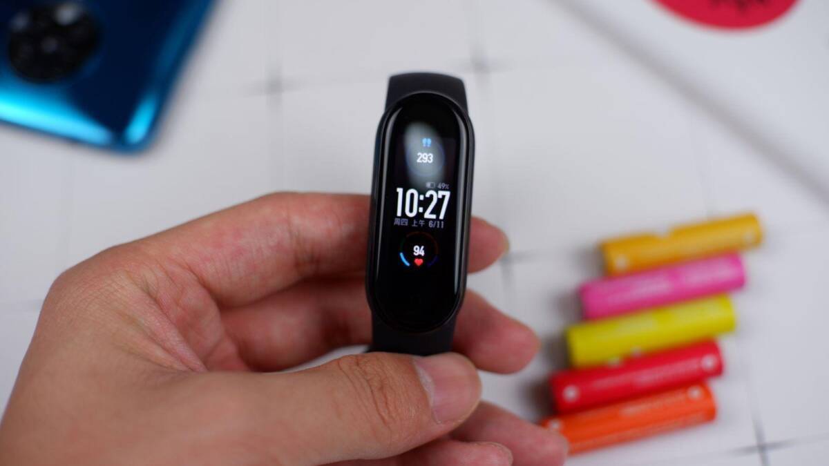 Xiaomi рассказала о дате выхода Mi Band 5 за пределами Китая 3 Фитнес-браслет Xiaomi Mi Band 6 отображает время и пульс
