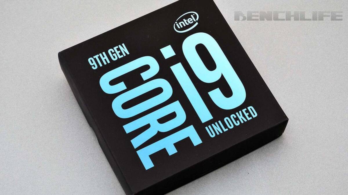Задняя панель смартфона Tecno Camon 40 с четырьмя камерами
