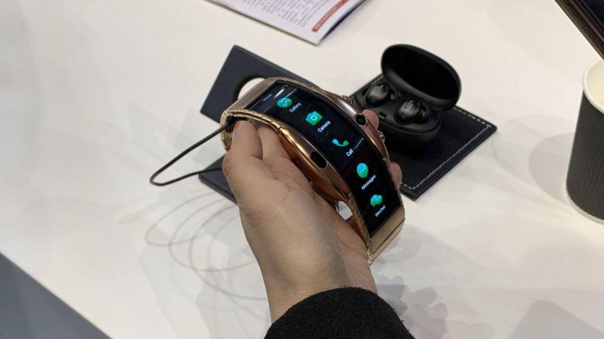 Умные часы Nubia с изогнутым дисплеем и интерфейсом
