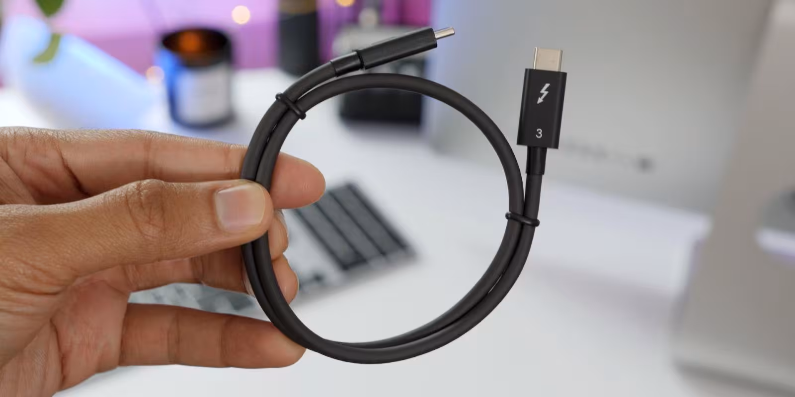 Apple представила кабель Thunderbolt 3 Pro стоимостью $129 2 akitio thunderbolt 3 cable