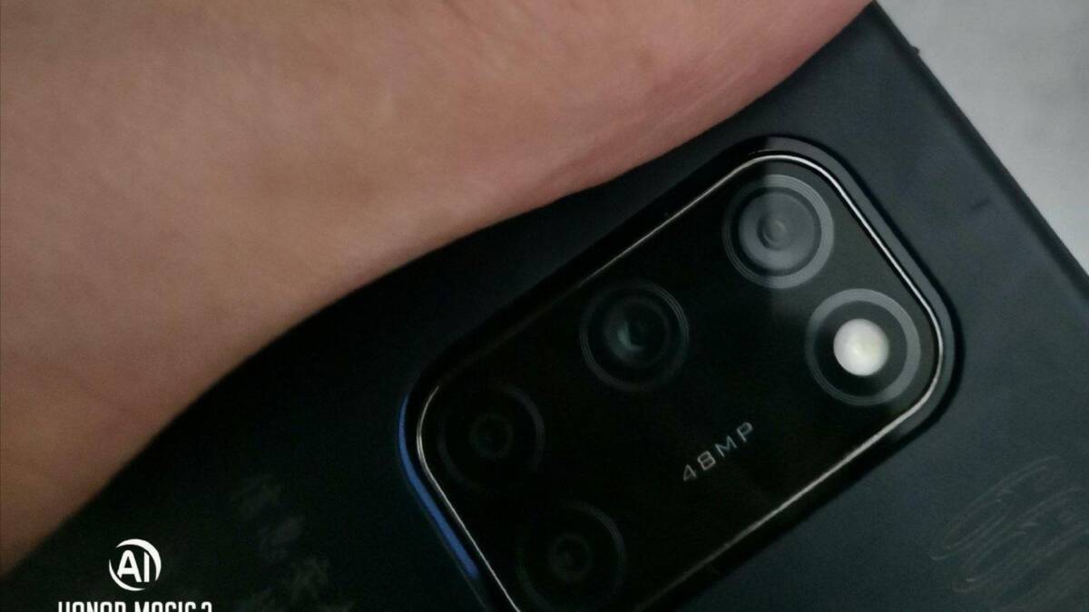 В сети появилось изображение камеры неизвестного смартфона Honor 3 Камера смартфона Honor Magic 2 с тремя объективами