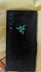 В сеть утекли фотографии Razer Phone 3 5 Смарт-часы ZTE Y8 с цветным дисплеем и ремешком
