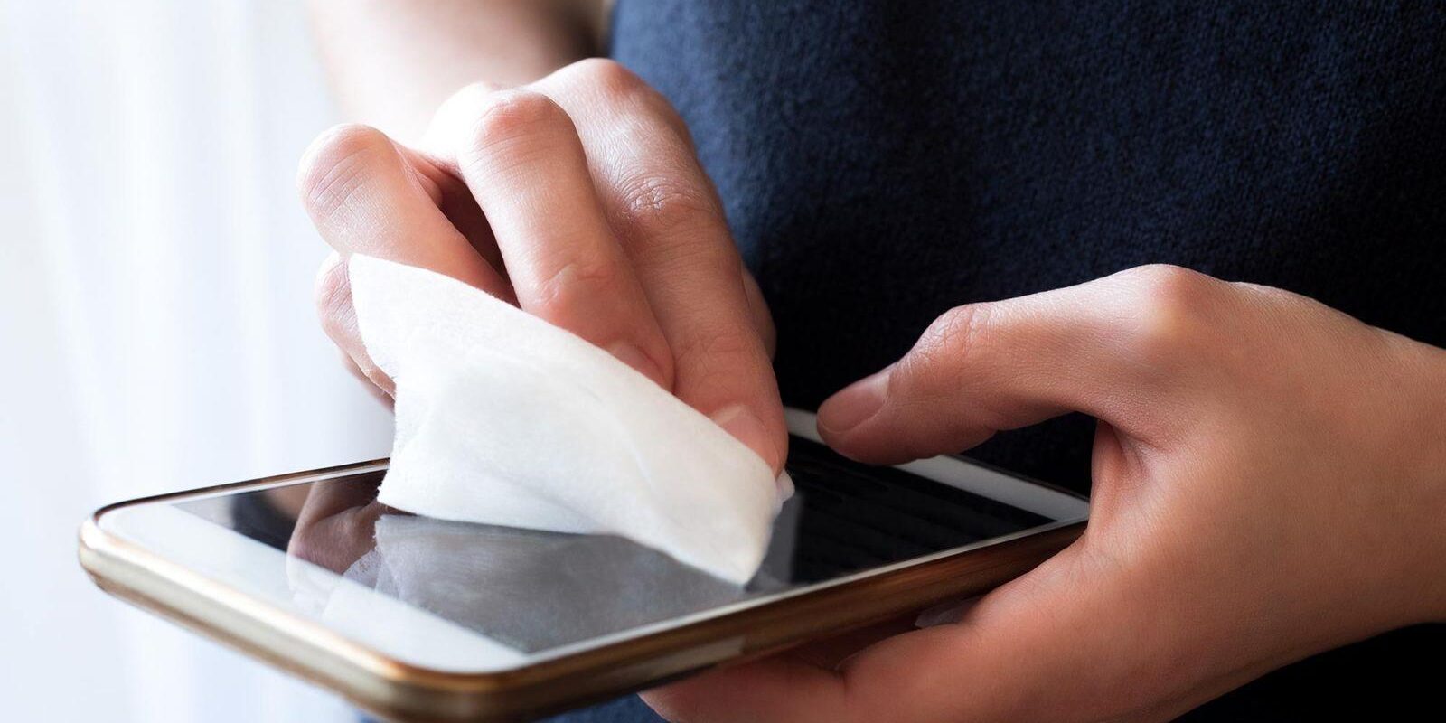 Samsung запатентовала антимикробное покрытие для чехлов на смартфоны 2 cleaning smartphone screen