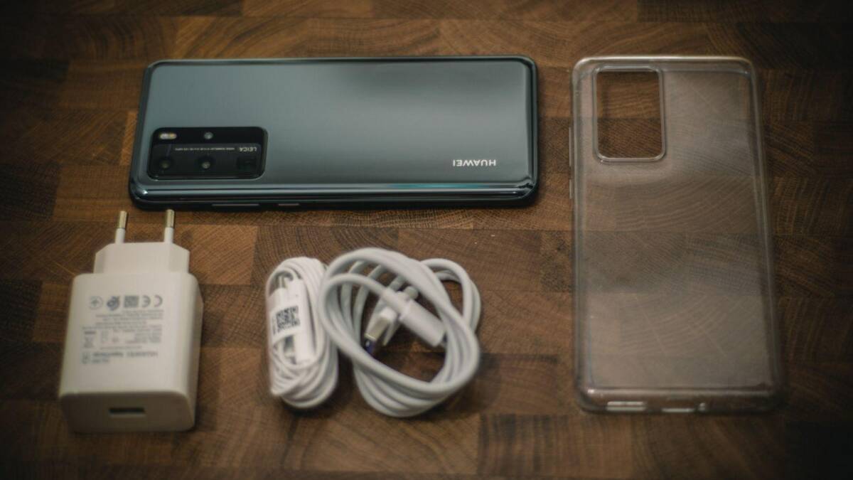 Флагманский камерофон. Обзор Huawei P40 Pro 25 Вид спереди Huawei P40 Pro с крышкой для камеры