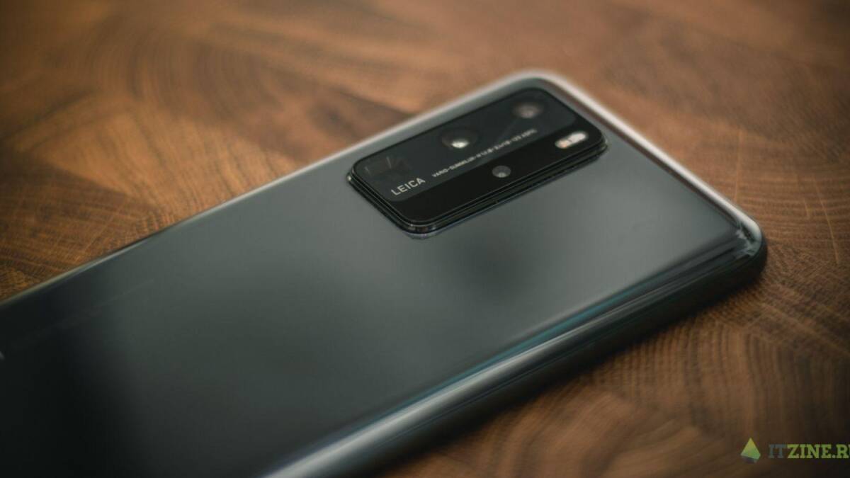 Флагманский камерофон. Обзор Huawei P40 Pro 27 Задняя панель Huawei P40 Pro с камерой и надписью LEICA