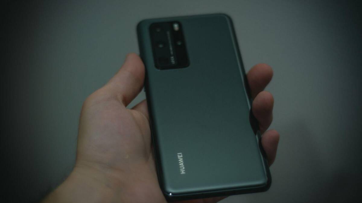 Флагманский камерофон. Обзор Huawei P40 Pro 32 Задняя часть Huawei P40 Pro с тройной камерой