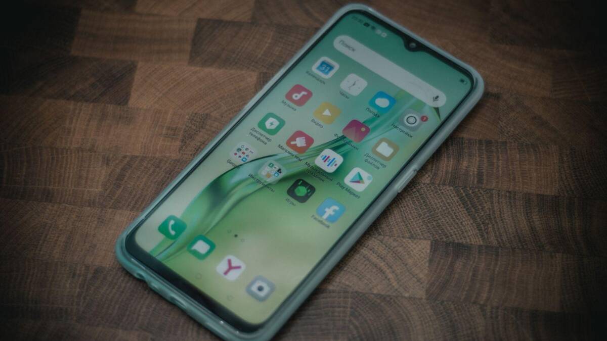 Смартфон Huawei Mate X2 с складывающимся экраном в разложенном виде