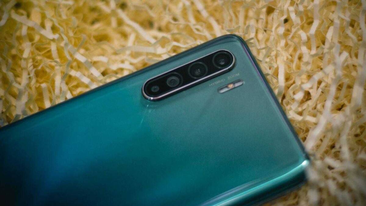 Доступный и красивый. Обзор cмартфона Oppo Reno3 31 Задняя панель Lenovo A7 с тремя фотокамерами и вспышкой