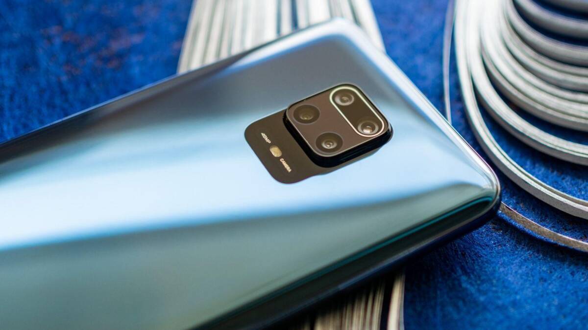 Задняя панель смартфона Redmi Note 9 с четырьмя камерами