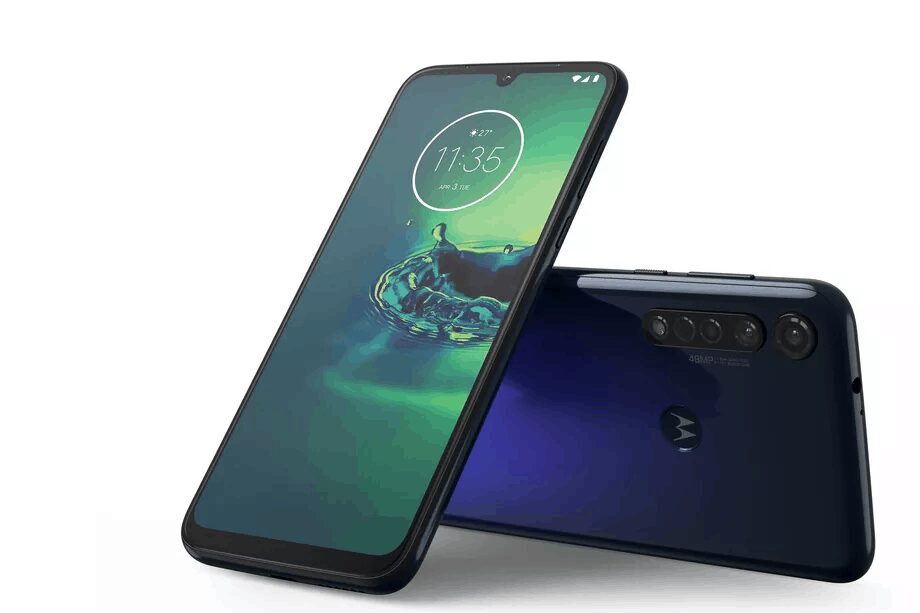 Смартфон Moto G9 Play с тремя камерами спереди и сзади