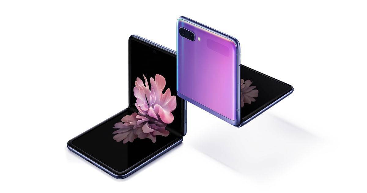Galaxy Z Flip стал самым продаваемым складным устройством в 2020 году 4 Пара смартфонов iPhone 12 в развернутом и сложенном виде