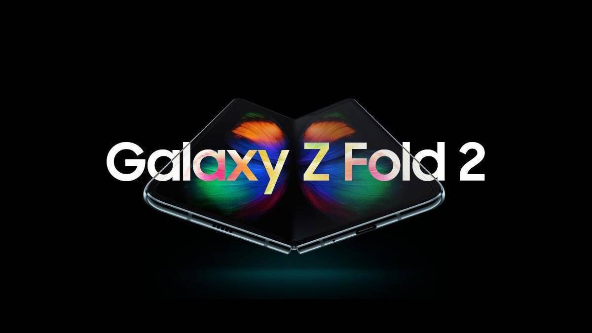 Складной смартфон Samsung Galaxy Z Fold 2 раскрыт отерый