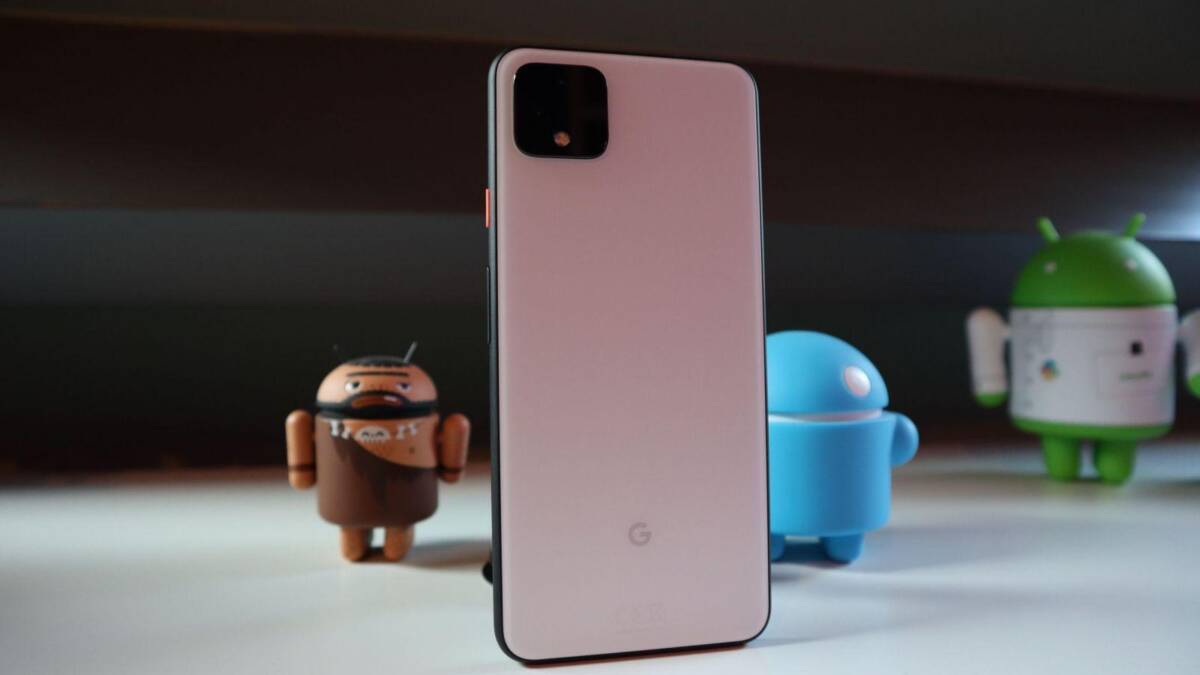 Задняя часть смартфона Google Pixel 5 с камерой