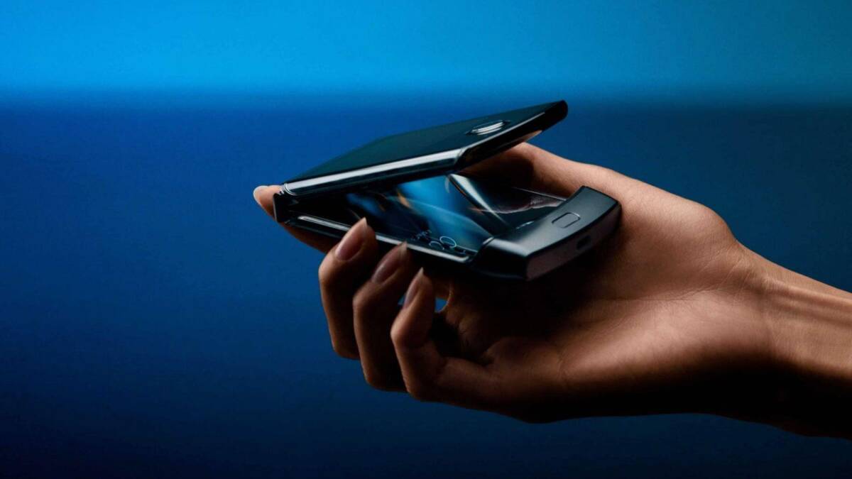 В сеть слили фото смартфона Motorola RAZR 5 В сеть слили фото смартфона Motorola RAZR