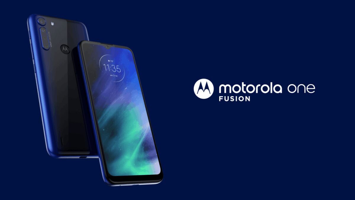 Смартфон Motorola One Fusion с дисплеем и задней панелью