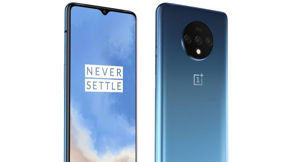 Спереди и сзади смартфон OnePlus 8T с круговой камерой