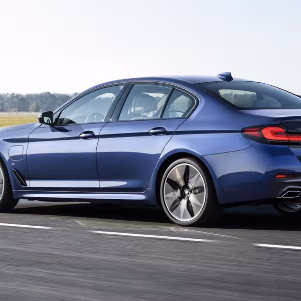 p90389022 highres the new bmw 530e xdr