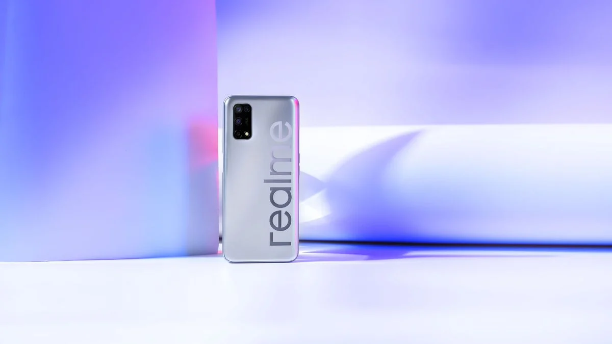 realme v5 poster 4