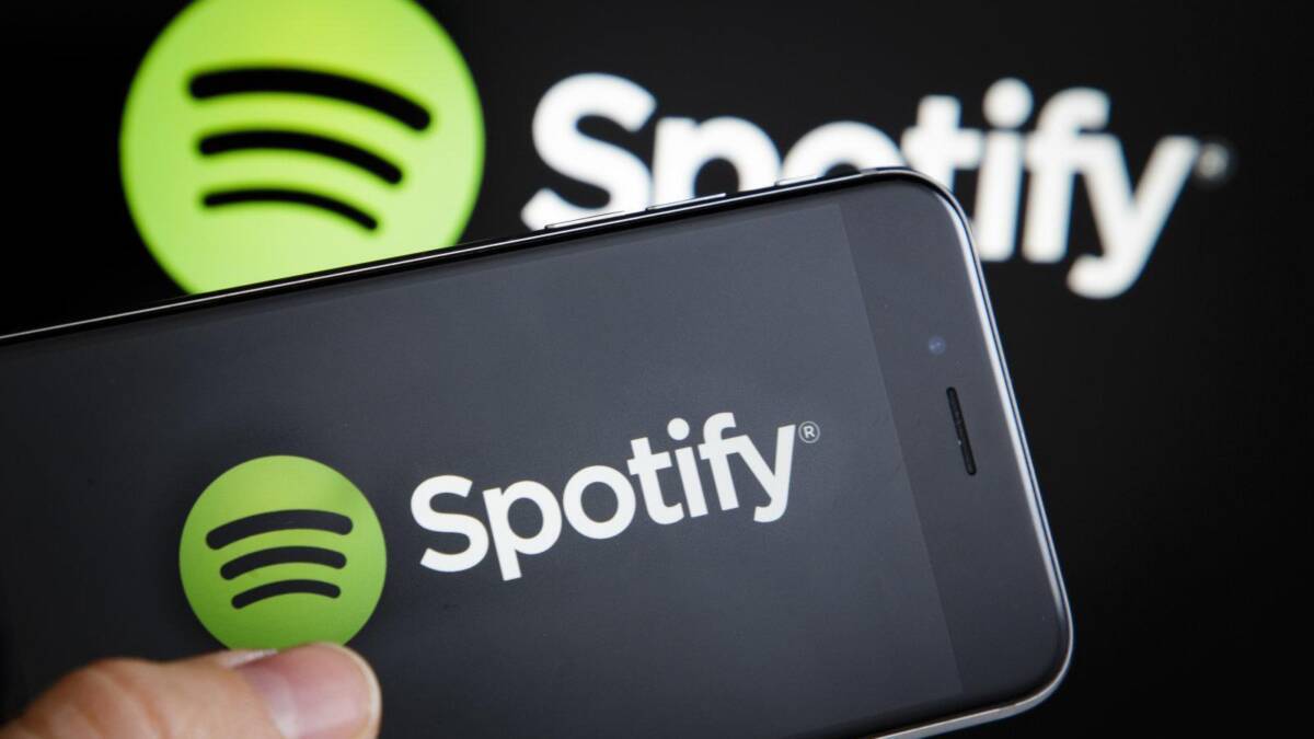 Spotify вырос до 300 миллионов пользователей после запуска в России 5 Планшет с логотипом Spotify крупным планом
