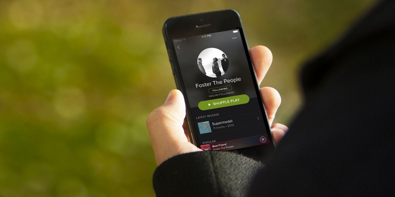 Spotify выйдет в России уже 15 июля 3 spotify newlook iphone artist outdoor scaled 1