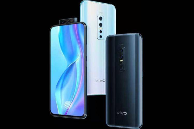 Все три смартфона Vivo с задней камерой и дисплеями