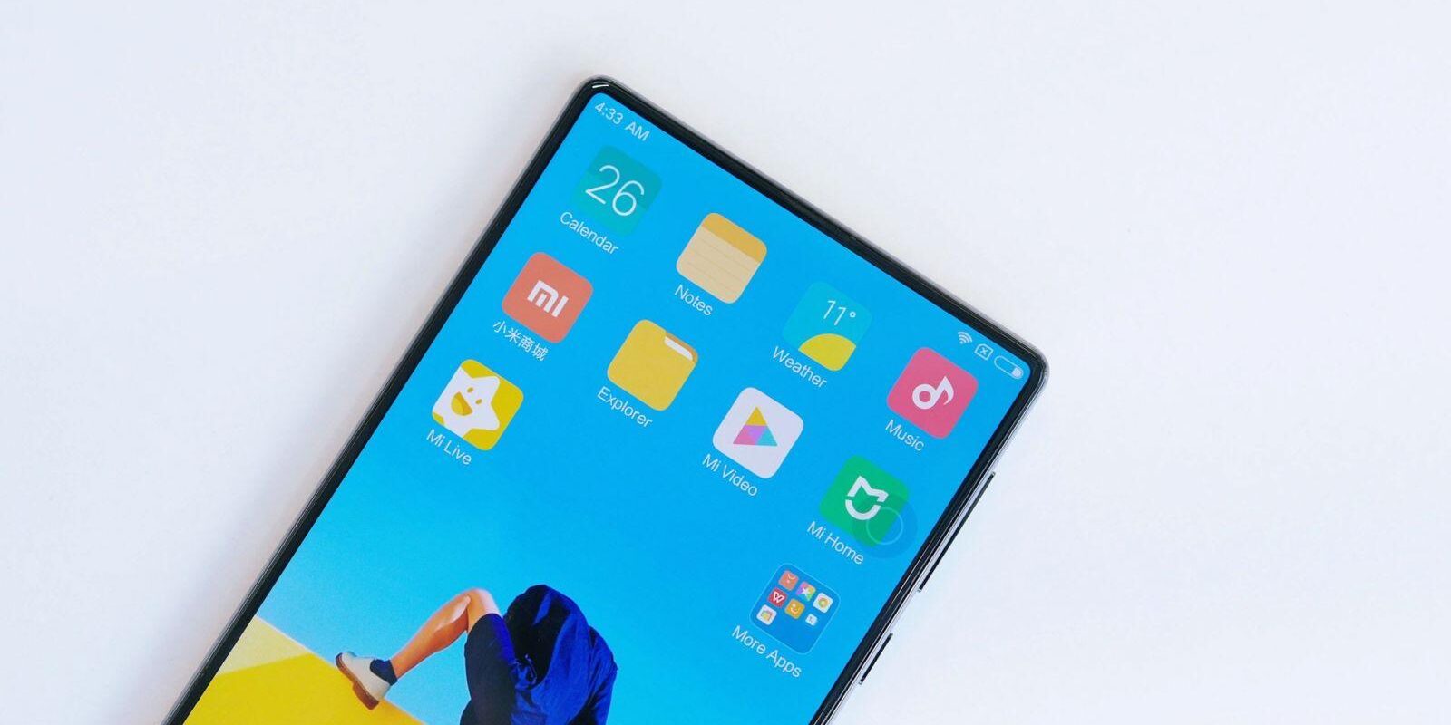 Xiaomi готовит смартфон с 5G и зарядкой на 120 Вт 2 xiaomi mix mkbhd video 5 scaled 1