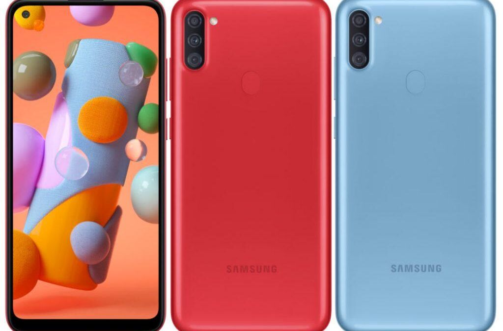 Смартфон Samsung Galaxy A01 с тройной камерой и дисплеем