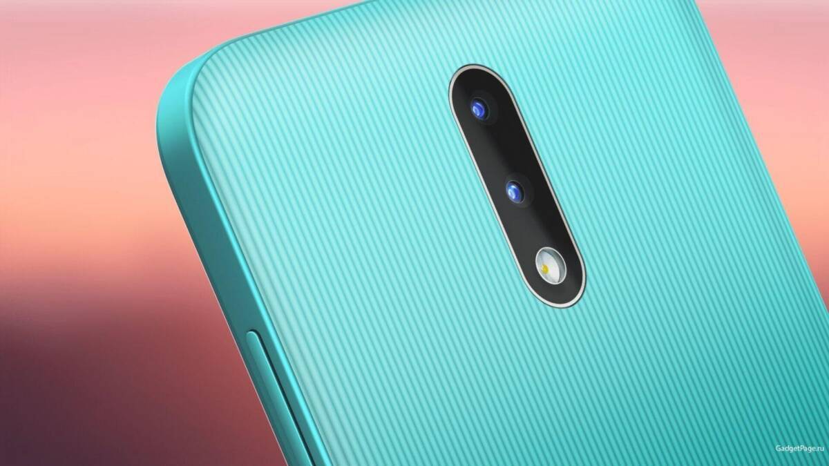 Задняя часть смартфона Nokia 2.4 с двойной камерой и светодиодной вспышкой