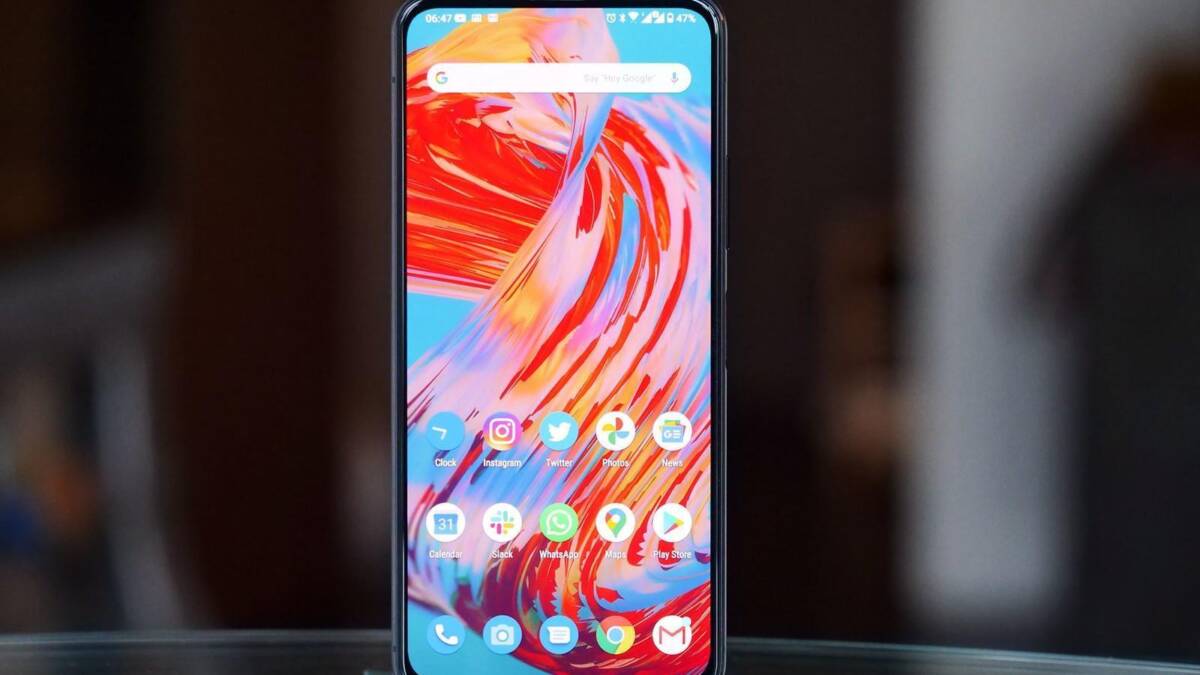 Смартфон Asus ZenFone 7 с оринтированным дисплеем и интерфейсом
