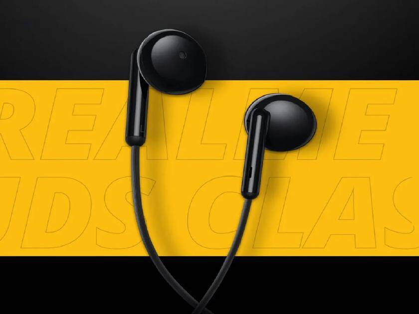 Черные наушники Realme с заушинами на черно-желтом фоне