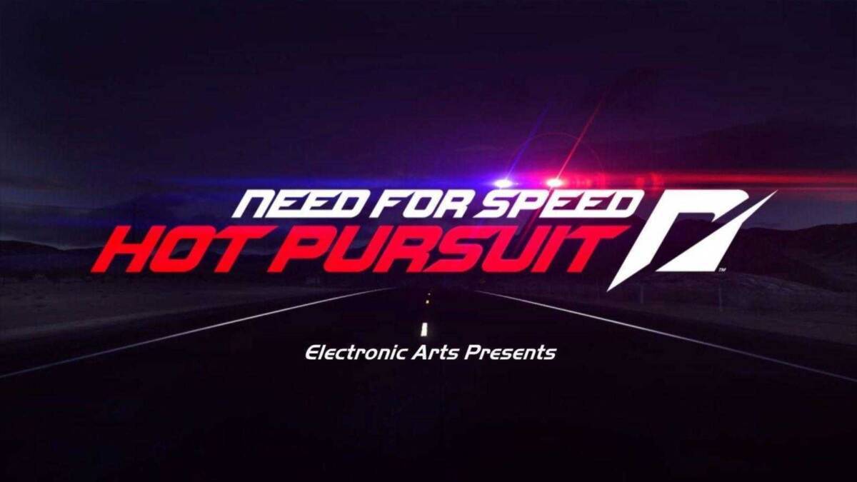 Логотип игры Need for Speed Hot Pursuit на фоне дороги ночью