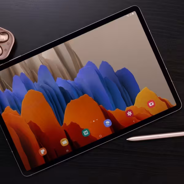 galaxy tab s7 and buds live lifestyle