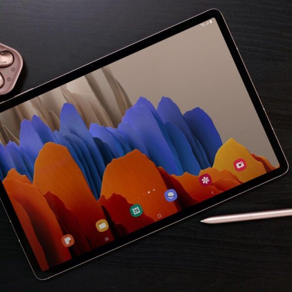 galaxy tab s7 and buds live lifestyle