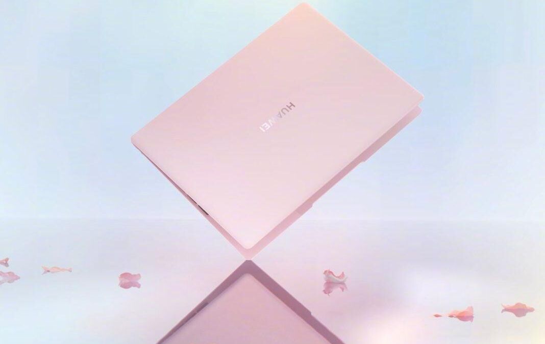 Розовый ноутбук Realme X7 с закрытой крышкой