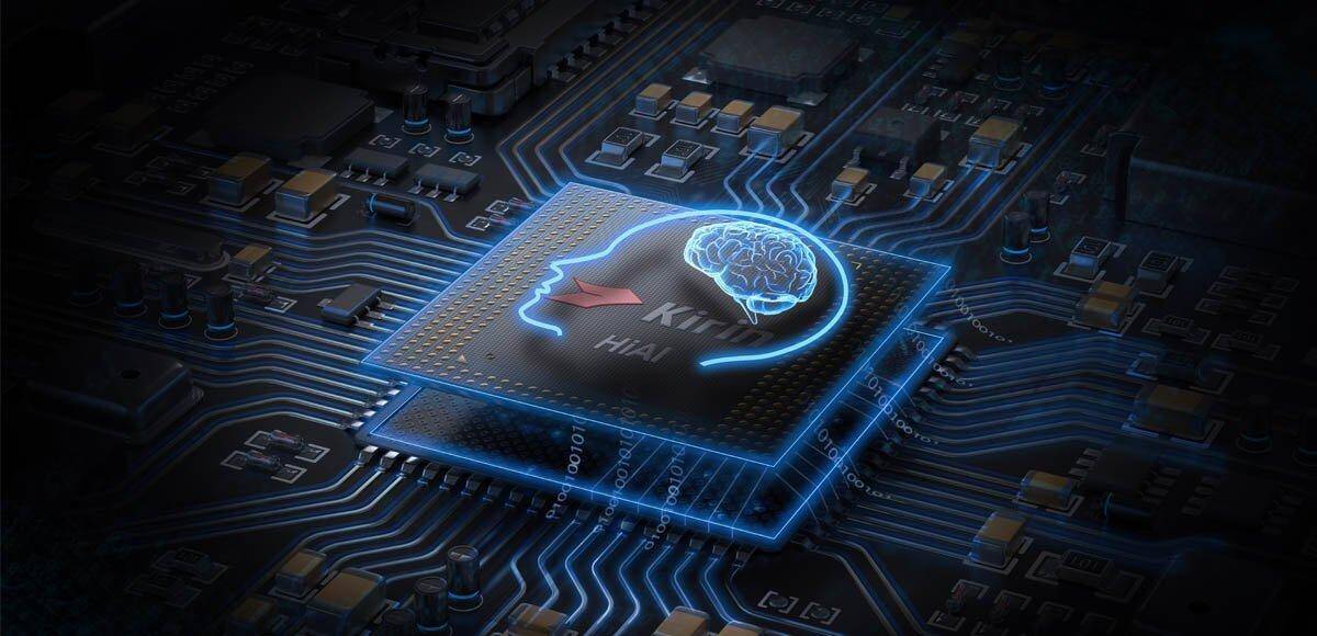 Графический процессор и микросхема Kirin 1000 на плате смартфона