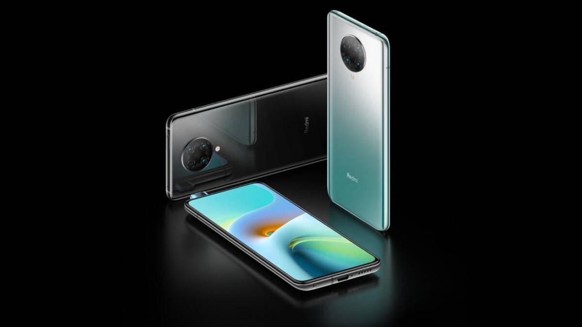 Фронтальный и задний камеры Redmi K30 Ultra в черном и серебристом корпусах вид с угла
