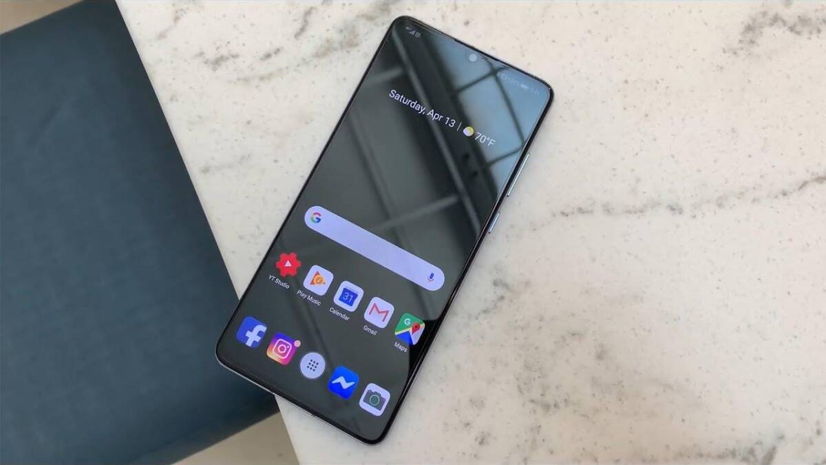 Смартфон Huawei Enjoy 20 на плане сбоку и дисплее