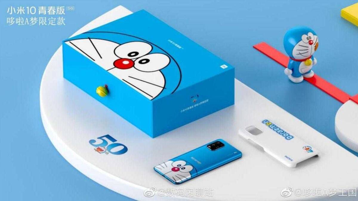 Умный телефон Xiaomi с изображением Дорама и коробкой