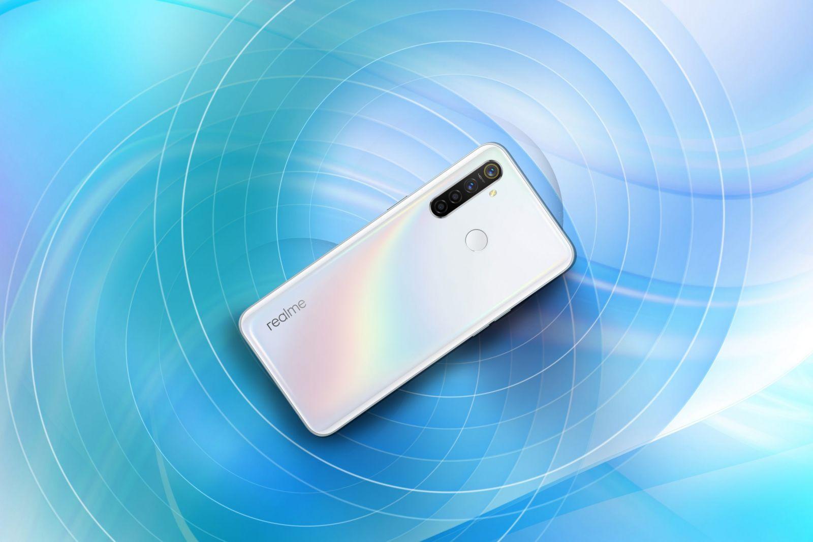 Realme 5 Pro теперь доступен в цвете Chroma White 4 realme 5 pro chroma white realme central 2 scaled 1