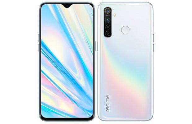 Смартфон Realme на переднем и заднем плане