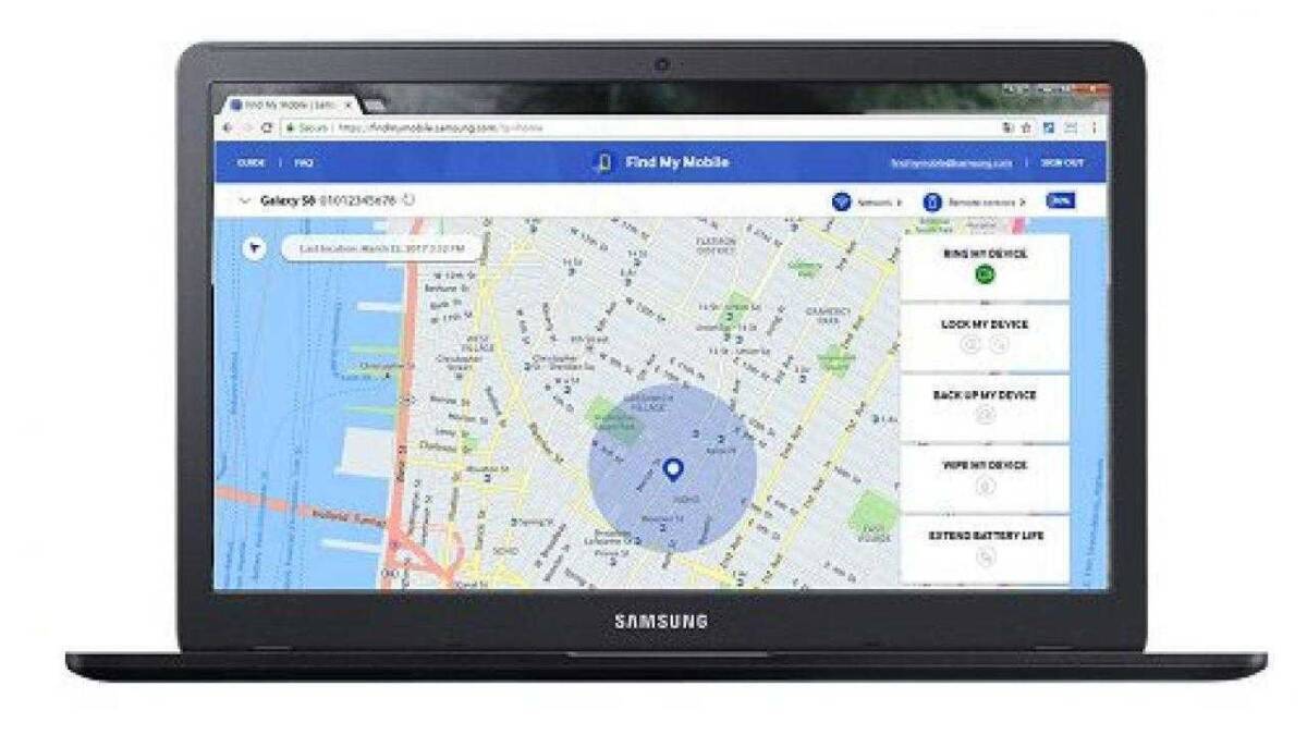 ноутбук Samsung с отображением карты и приложением для поиска устройств
