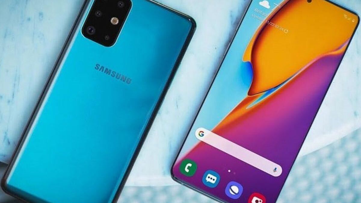 Смартфон Samsung Galaxy на переднем плане, задняя камера и экран с приложениями