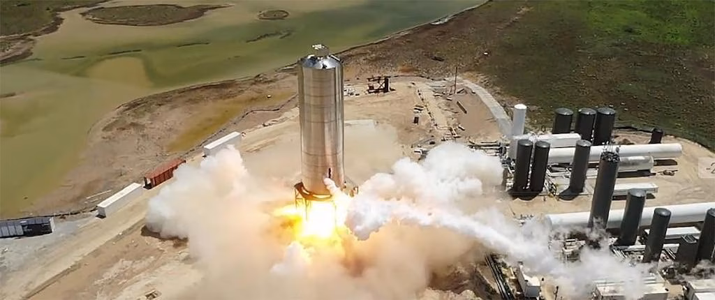 SpaceX только что запустил полноразмерный прототип Starship над Техассом. 2 spacex just launched a full size starship rocket ship prototype hundreds of feet above south