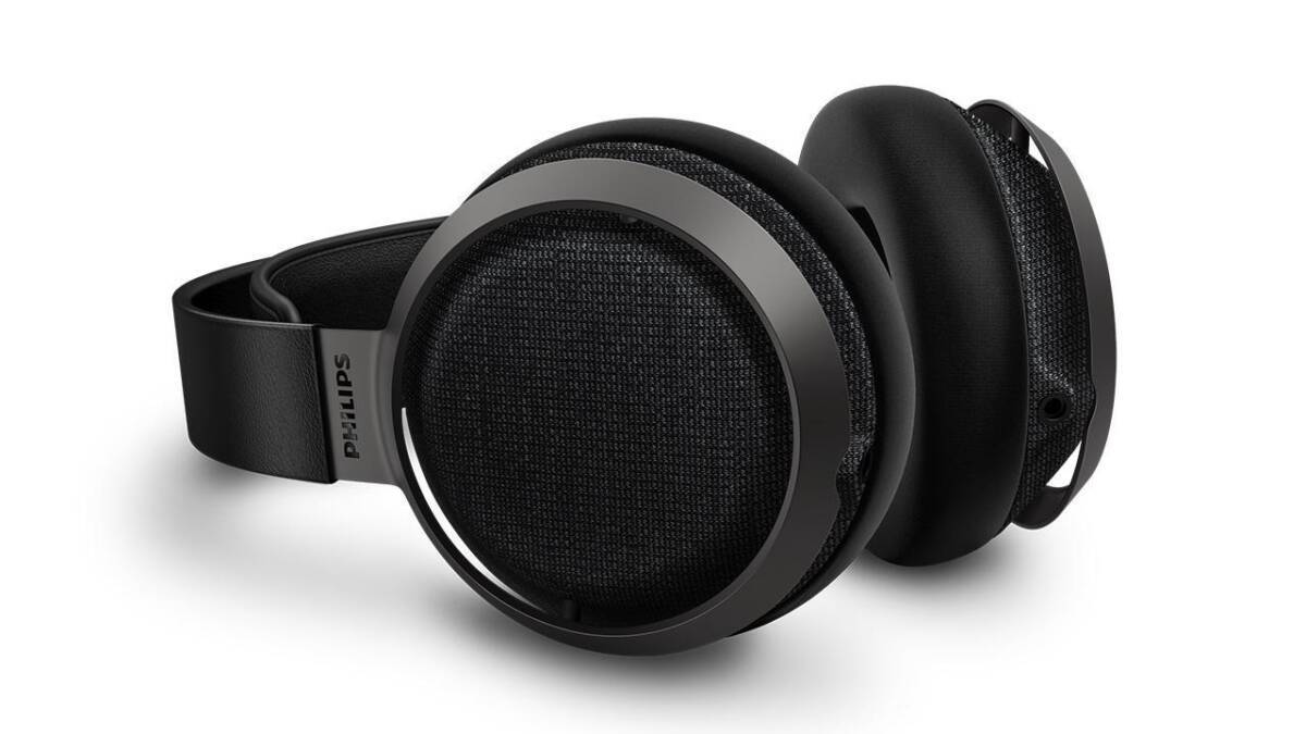 Черные проводные полноразмерные наушники Philips Fidelio X3 со чашками и оголовьем