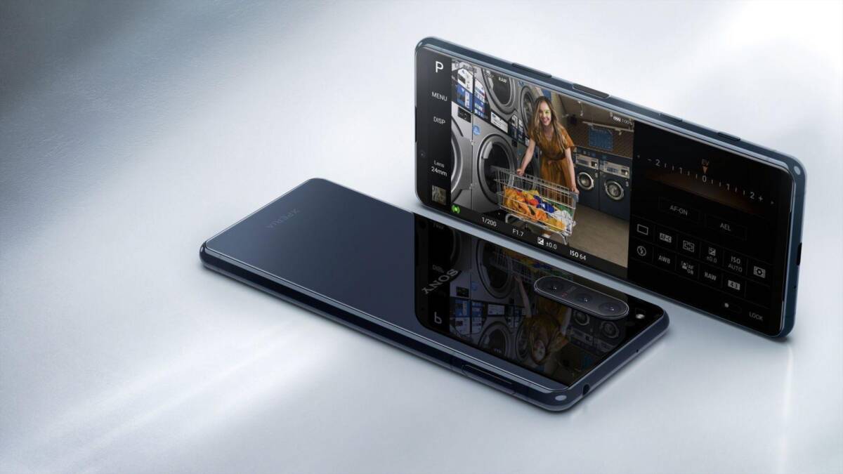 Sony выпустила компактный Xperia 5 II 8 Задняя панель смартфона Tecno Camon 40 с четырьмя камерами