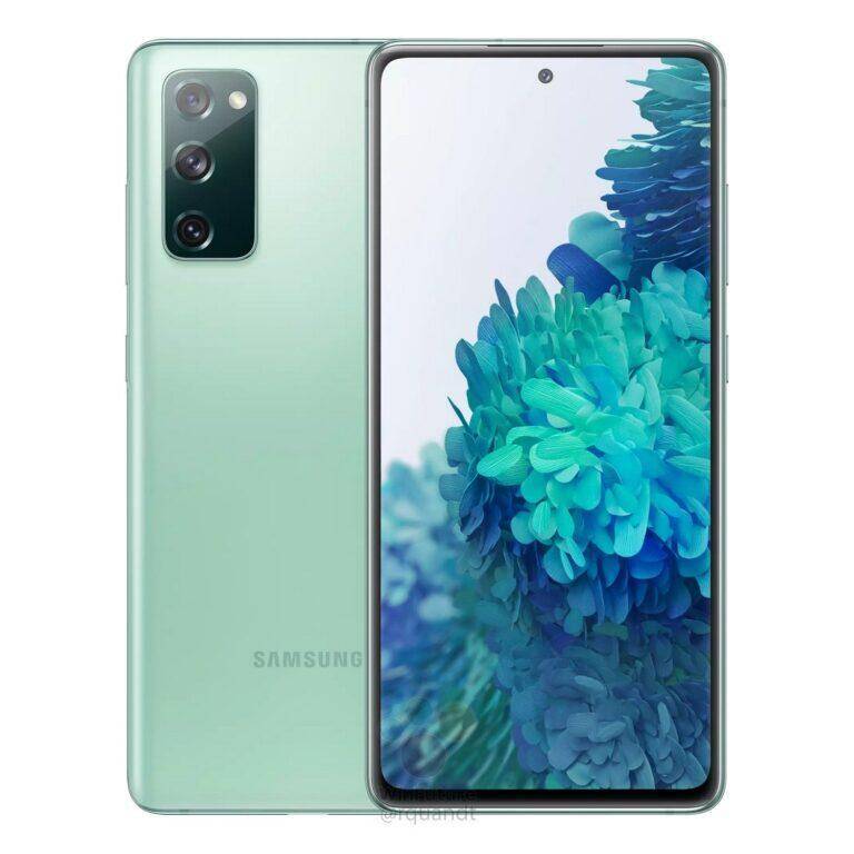 Мужчина с длинными темными волосами держит смартфон realme GT 8 Pro