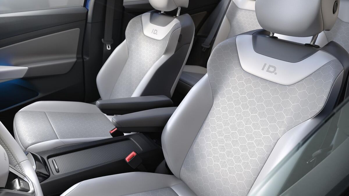 Современный холодильник Tuvio из нержавеющей стали с гладкими дверями