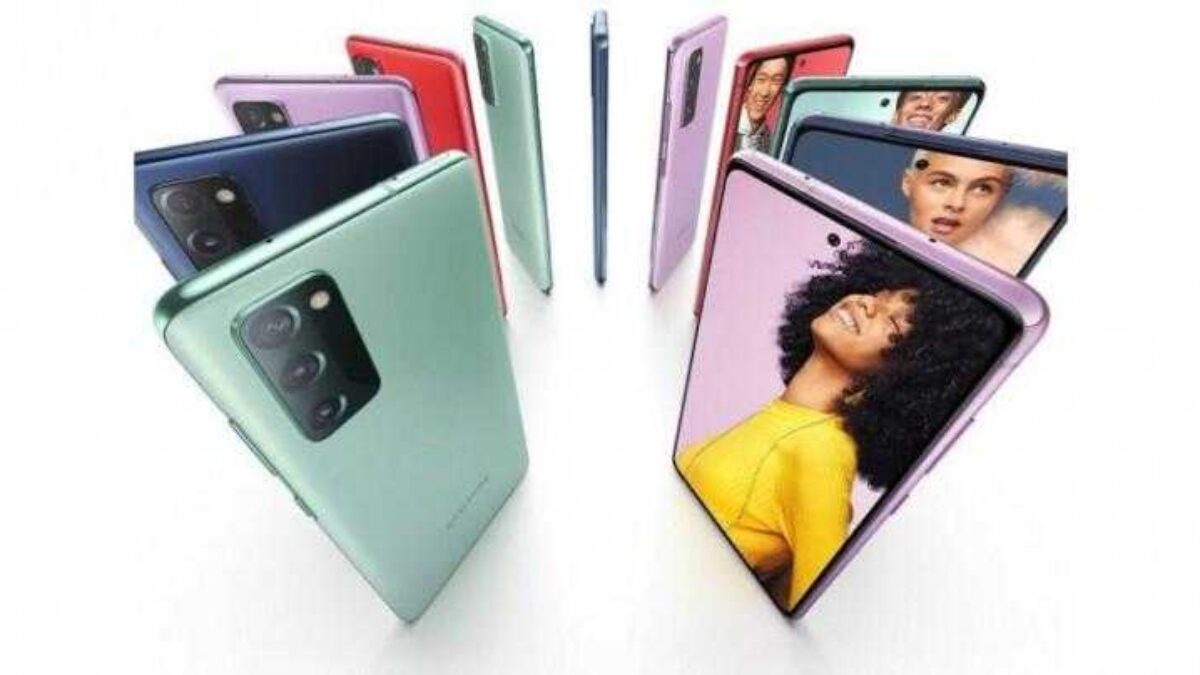 Разноцветные смартфоны Samsung Galaxy Flip 5 и Galaxy Fold 5 с задней камерой и дисплеями